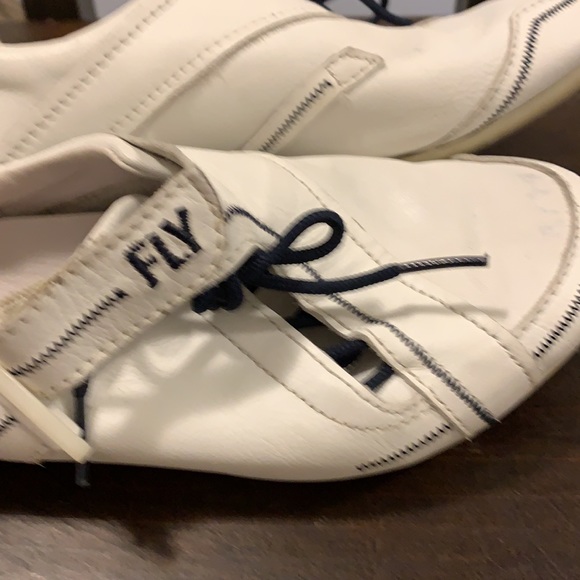 Fly leather shoes - Picture 3 of 4